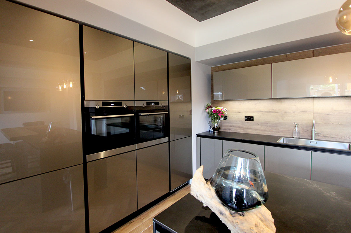 next 125 kitchens - Glass Gloss Platinum Metallic